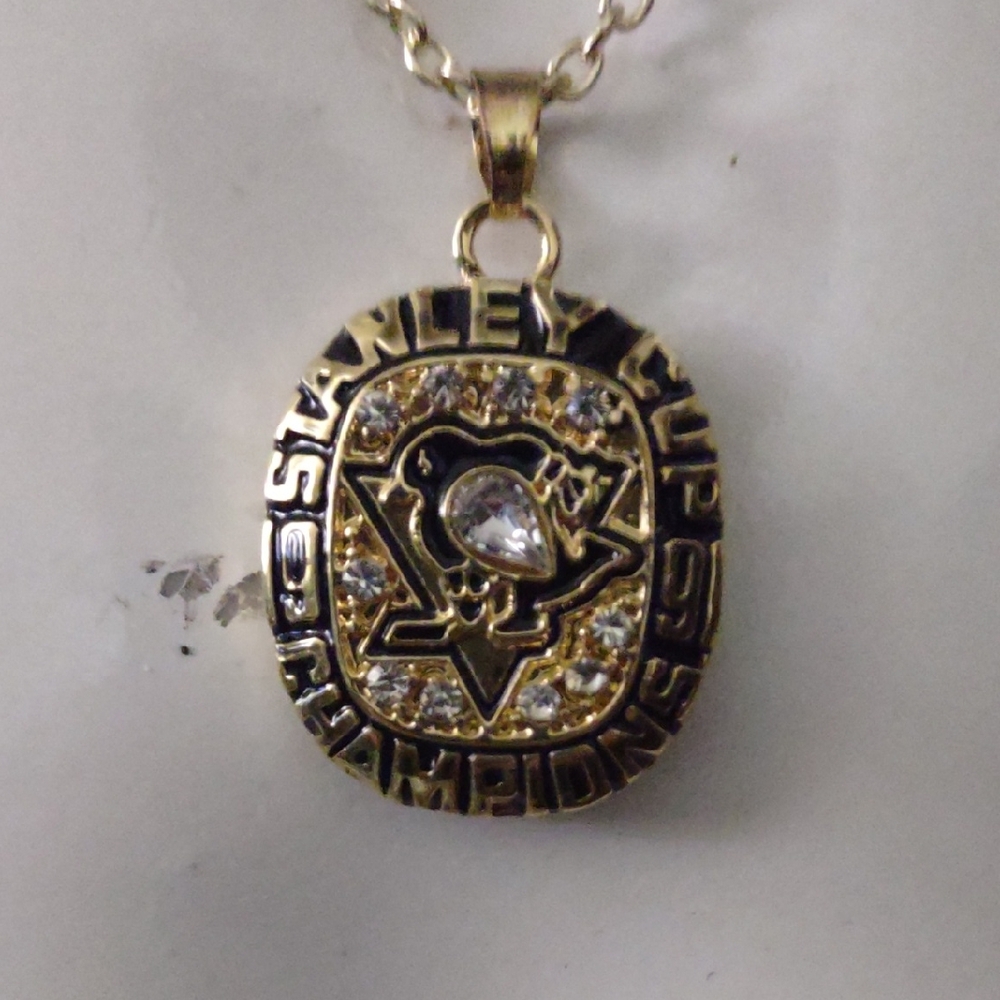 Pittsburgh Penquins Pendant Necklace